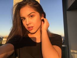 Tiktok, любовный треугольник и уроки тейлор свифт. Olivia Rodrigo Style Clothes Outfits And Fashion Page 5 Of 6 Celebmafia