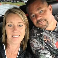 Are there rental boats at Lake of the Ozarks that can accommodate 18-20  people?