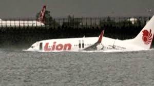 Tak berselang lama, atc mengabarkan bahwa pesawat jatuh di perairan tanjung karawang. Pesawat Lion Air Jt 610 Jatuh Di Perairan Tanjung Karawang Jawa Barat Perkembangan Situasi Terkini Youtube