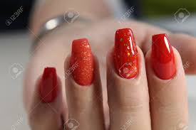 Uñas pintadas de rojo con efecto de fundido a negro. Unas Rojas Largas Y Hermosas Diseno De Manicura Eficaz Fotos Retratos Imagenes Y Fotografia De Archivo Libres De Derecho Image 89459244