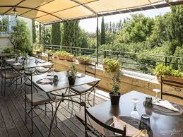 Chateau De Mazan In Mazan Frankreich Umgeben Ist Das Historische Schlosshotel In Der Provence Vom Gepflegten Hoteleigenen Garten Hotel Frankreich Provence