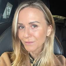 Dora Martin (@dora_kenessey) • Threads, Say more