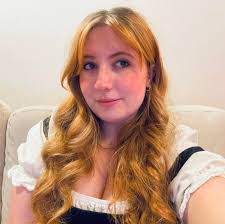 Loraine Lynn's Instagram, Twitter & Facebook