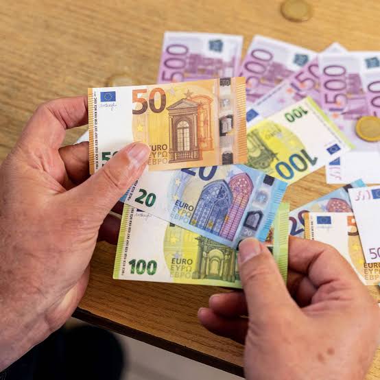 Rentner aufgepasst: Doppelte Steuer in der Rente kommt auf „zahlreiche“ Betroffene zu