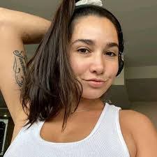 Carmen Corum's Instagram, Twitter & Facebook