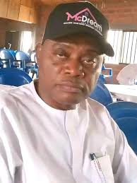 We promised to showcase more Yorochians doing amazing things. That is  exactly what we will keep doing. Meet this amazing human, founder of Eze  chidera foundation He goes from school to school