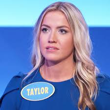 4 things Kim Kardashian has that all women want.