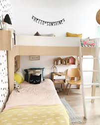 Deco Tropicale Pour Une Villa A La Ciotat Clem Around The Corner Chambre Enfant Carrelages Geometriques Canape Enfant