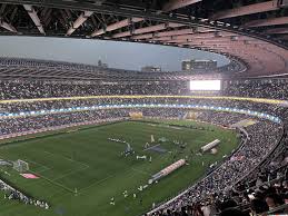 実体験】雨の国立競技場！雨に濡れる、濡れない席を解説！屋根は？ | スタジアムナビ