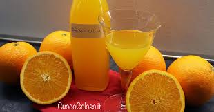 Vediamo come farlo in casa in maniera facile e alla portata di tutti. Liquore All Arancio O Arancello