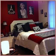 Marilyn Monroe Living Room Decorations By Linda Watson Check More At Https Www Livasperiklis Com 33621 Marilyn In 2020 Woman Bedroom Bedroom Red Marilyn Monroe Room