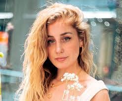 Daniela Castro's Instagram, Twitter & Facebook