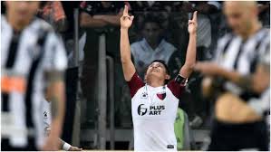 Jugador del club atlético colón única cuenta oficial. La Pulga Rodriguez De Jugar Descalzo A Guiar A Colon A La Final De La Sudamericana Marca Com