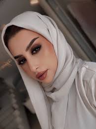 انا ما احبك انا اتنفس هواك.. كل مافيني يصوت لك يبيك.. 💕