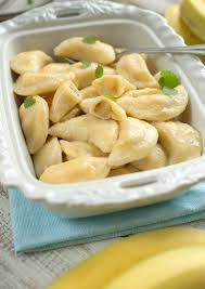 Serowe Pierozki Z Bananem Culinary Recipes Pierogi Recipe Recipes