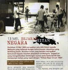 Kisah parang terbang timbul ketika berlakunya kekejaman oleh pihak parti komunis malaya (pkm) semasa zaman darurat. Dunia Gua Peristiwa 13 Mei