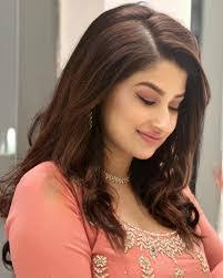 Saba Khan's Instagram, Twitter & Facebook