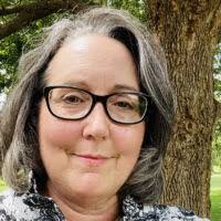 Amanda Dossett's Instagram, Twitter & Facebook