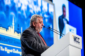 Loss of meaning, loss of aims: Lanczi Andras Irrealis Hinni A Migransok Sikeres Integraciojaban