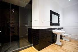 La salle de bain en noir et blanc est un duo qui fonctionne bien ! Idees De Salles De Bain En Noir Et Blanc Photos Et Idees Deco