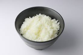 ごはん300gは何合分になる？お茶碗での換算量と炊飯前と後での重さの違い | みおのひとりごと