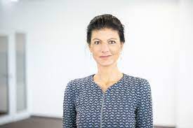 Sie hat es gewagt ihnen den spiegel vorzuhalten und wirft ih. Sahra Wagenknecht Schlusselt Die Probleme Der Linken Auf