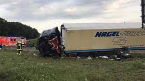 die rettungskrafte konnten der frau nicht mehr helfen unfall lkw laster