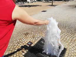 Bulles sur bord de feuille. Puy De Dome Une Trentaine De Controles Realise Pour Les Restrictions D Eau Radio Scoop
