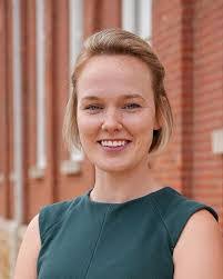 Sarah Stopka's Instagram, Twitter & Facebook