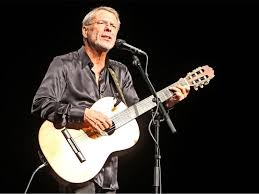 E minorem a minoram alle aengste, alle sorgen, sagt man, d majord g+g blieben darunter verborgen, und dann c majorc g+g wuerde alles, was uns gross und wichtig erscheint. Reinhard Mey Wird 75