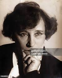 92 foto e immagini ad alta risoluzione di Sidonie Gabrielle