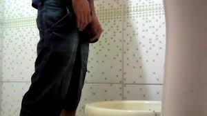 consegui ver meu primo no banheiro - XNXX.COM