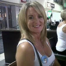 Elaine Tapper's Instagram, Twitter & Facebook