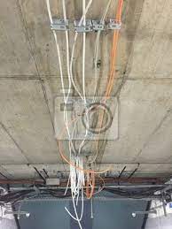 Kaltgerätekabel, verteilerkabel, 19 stromverteiler, powersplitter, powerconn kabel etc. Stromkabel An Decke Fototapete Fototapeten Netzteil Elektrokabel Schnur Myloview De