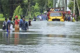 Dutzende menschen sind gestorben, orte verwüstet: Flutkatastrophe In Indien Trifft Hunderttausende