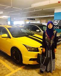 Keparan dalam membantu pelanggan untuk menyelesaikan masalah pada permukaan kereta dan mencantikkan. Perempuan Kalau Tukar Tukar Kereta Lelaki Pun Kalah Oi Hebat Akak Ni