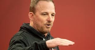 Jesse Poore's Instagram, Twitter & Facebook