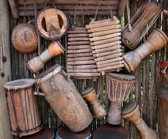 Karena keterbatasan berikut ini kami tuliskan nama nama alat musik tradisional dari 33 provinsi di indonesia. Inilah Pengertian Alat Musik Tradisional Beserta Gambar Lengkap