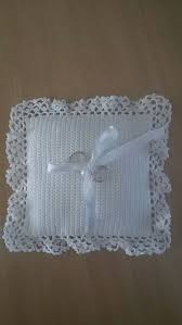 Cuscino portafedi uncinetto schemi e spiegazioni passo a passo e tutorial per realizzare a mano un accessorio per il giorno del matrimonio unico e originale. Cuscino Portafedi Uncinetto Uncinetto Ideas