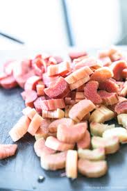 Danach wird er ungenießbar und die rhabarberstöcke brauchen zeit zum regenerieren. Rhabarber Ruhrkuchen Rezept Foodblog Aus Koln