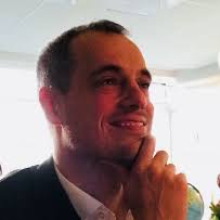 De abril a maio daquele ano namorou com o empresário alexandre accioly. Loop Alexander Zizka