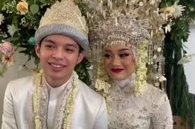 Dinda Hauw Dan Rey Mbayang Ungkap Alasan Mantap Menikah Di Usia Muda