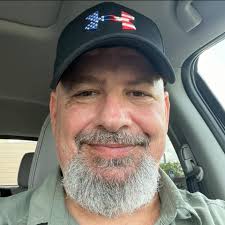 What is the difference in comfort between Corbin's Dual Touring Seat and  Classic Solo and Pillion for solo riders?