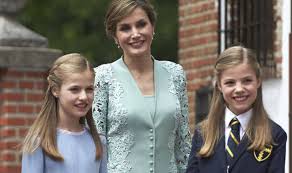 See full list on celebsages.com Queen Letizia Pictured At Princess Sofia S First Communion Royal News Express Co Uk