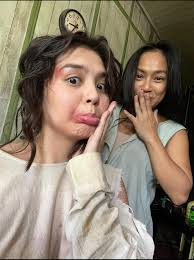 Kahit namamaga na ang mga mata sa humahatungal na iyakan sa mga eksena ,  smile pa din sa kapag papicture 😅 Walang bibitaw sa mga malalang mga  eksena ng mga Comfort women