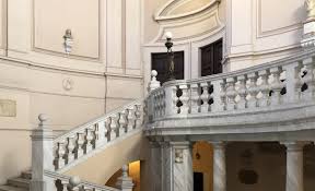 Casa leopardi conduce nel mondo ottocentesco e nei luoghi di uno dei poeti più rappresentativi della letteratura italiana: Apre Oggi La Casa Dove Visse Leopardi Da Bambino Il Mio Primo Quotidiano