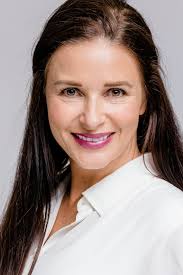 Renee Barry's Instagram, Twitter & Facebook