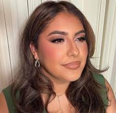 Soft glam makeup for this beauty…. Stunning look 🥰❤️