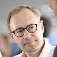 1300+ perfiles de «Crest»