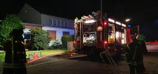 Alle personen waren bereits aus dem gebäude geflüchtet. Feuerwehreinsatz In Hochlamark Kellerbrand Mit Drei Verletzten Personen Recklinghausen